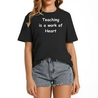 Majica s uzorkom srca na ploči za nastavni rad